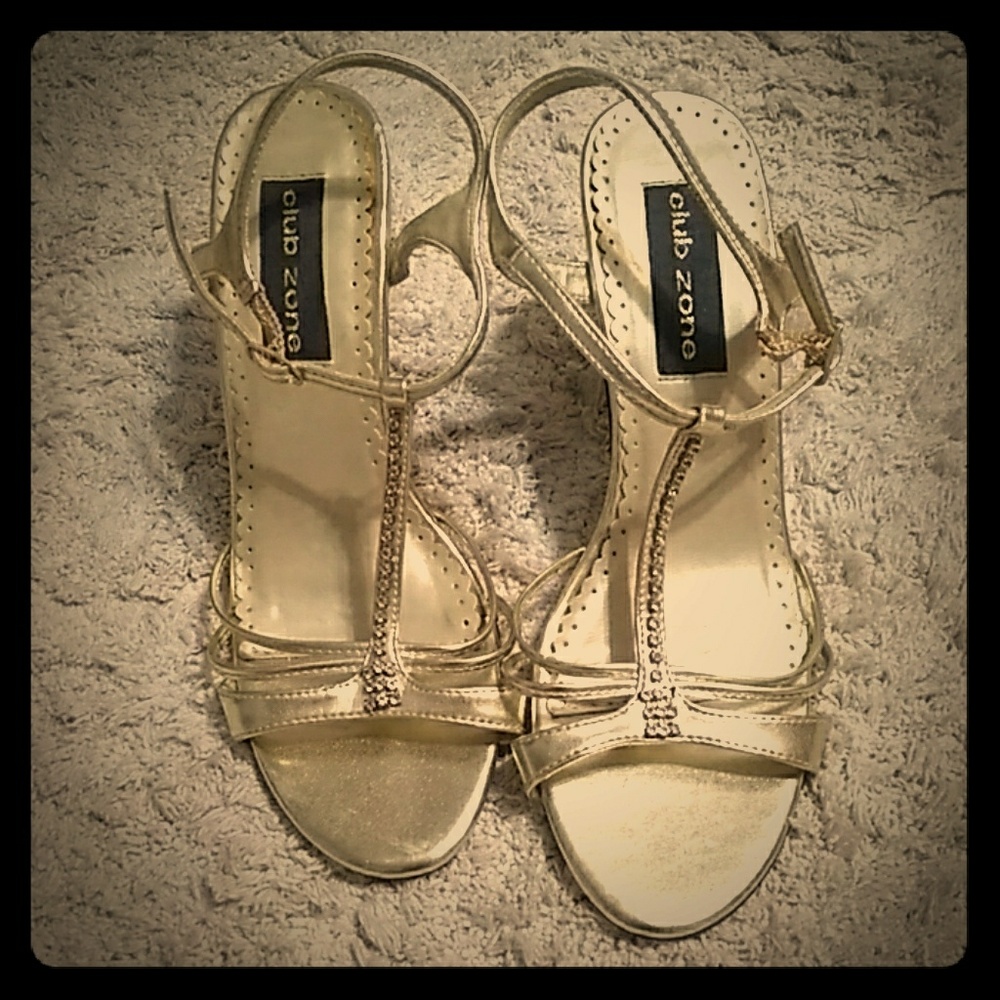 3/$15 sz6.5 Gold Club Zone heels w/ rhinestones